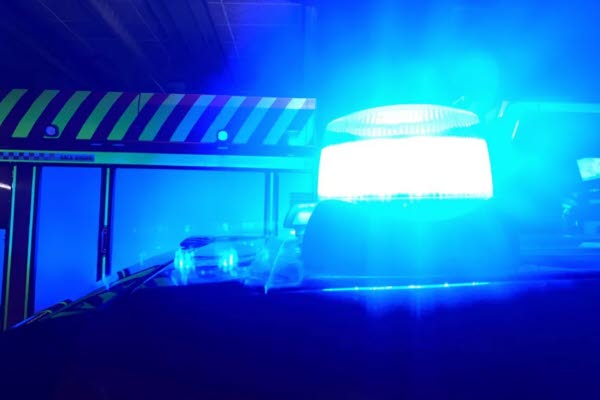 Blått blinkande ljus på ett utryckningsfordon. Foto.