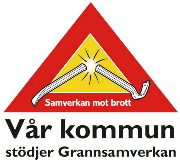 En triangel i rött och gult med en kofot och texten "Vår kommun stödjer Grannsamverkan". Foto.