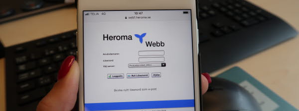 Mobiltelefon som visar Heroma självservice. Bild.
